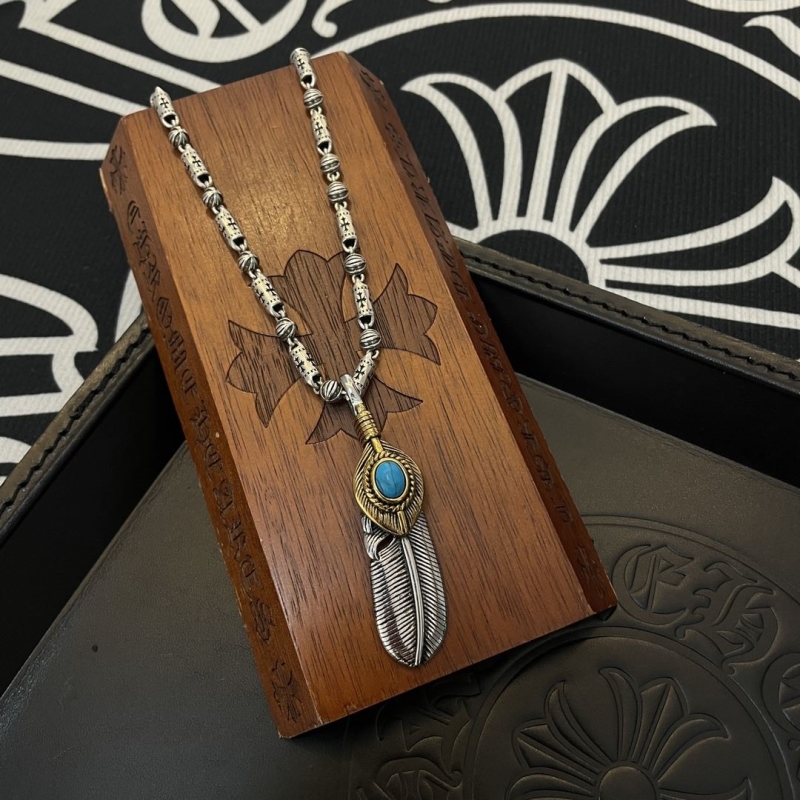 Ch*0me He**ts necklaces